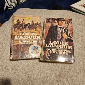 2 Paperback Western Books L'Amour Cotton Johnstone (B-4)